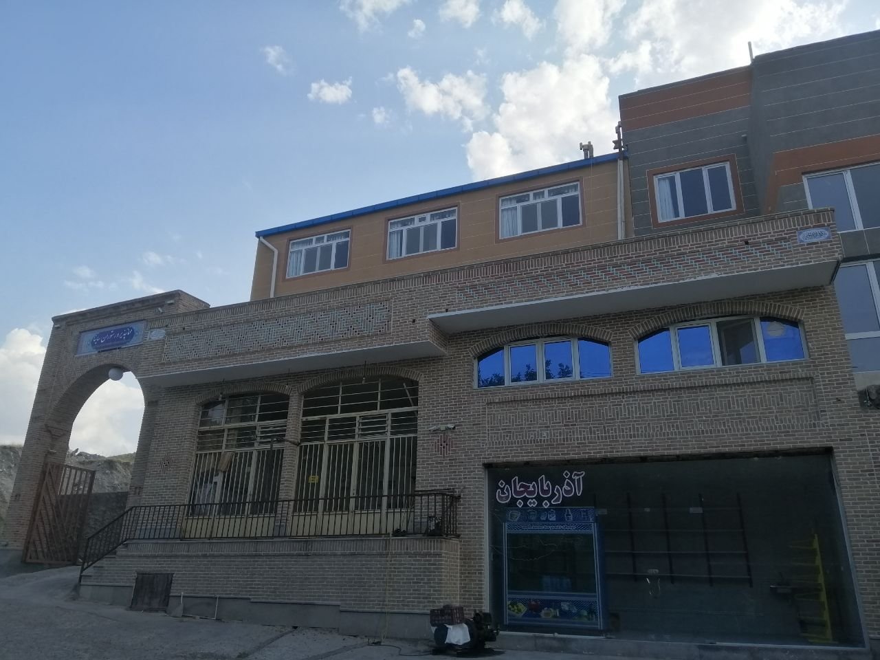 بوم گردی تقی زاده - واحد 3 - نما