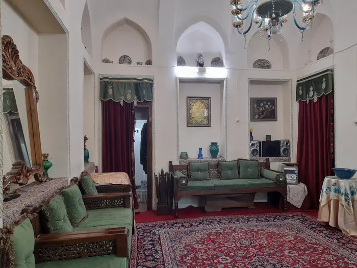 بوم گردی اصفهان - اتاق شش دری - اتاق شش دری