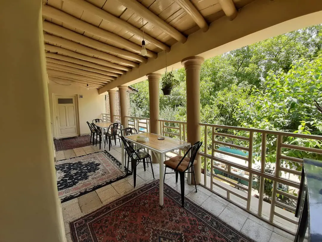 بوم گردی خانه گردو - واحد قصهها - تراس