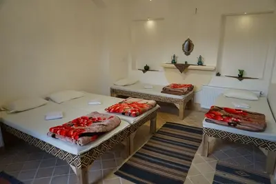 بومگردی سرای آقا محمد - واحد چهارتخته نسترن