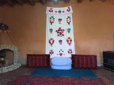 بومگردی محبت - اتاق زرد