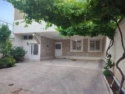 آپارتمان دوخوابه صدرائی