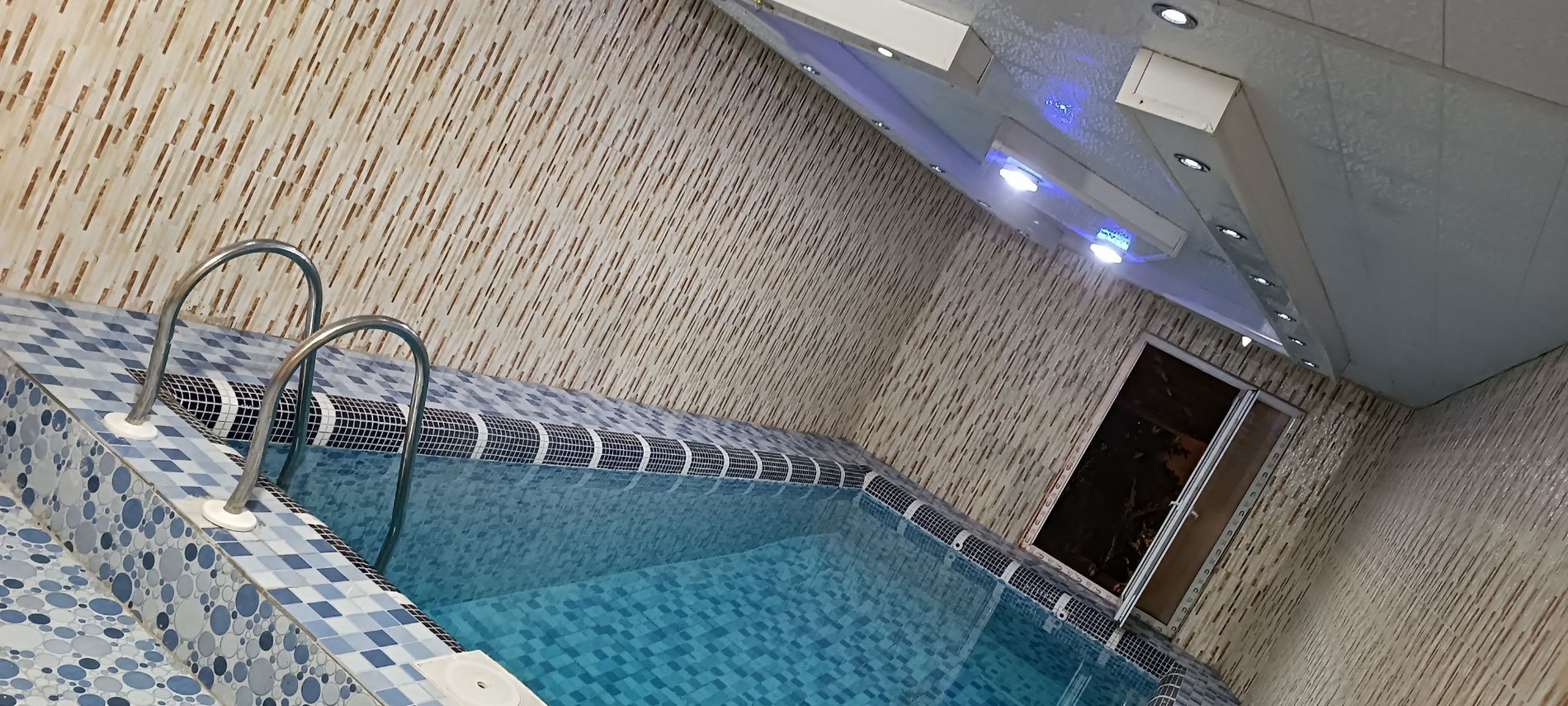 ویلا یک خوابه استخردار آبگرم خواجوی