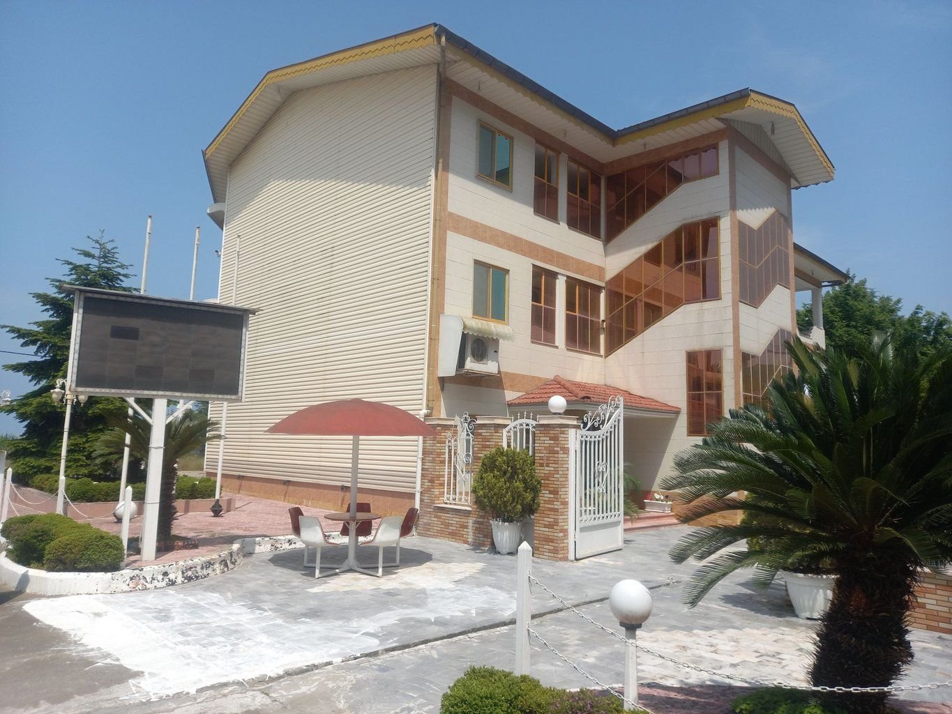 مجتمع اقامتگاهی فرد - واحد ۱۰۳