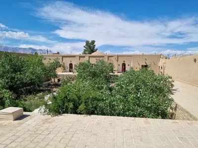 بومگردی عمارت طاهری - واحد پنج دری