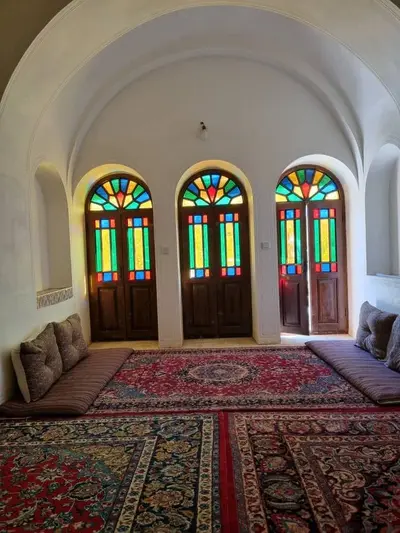 بومگردی عمارت طاهری - واحد پنج دری