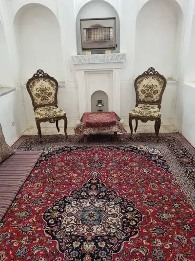 بومگردی عمارت طاهری - واحد پنج دری