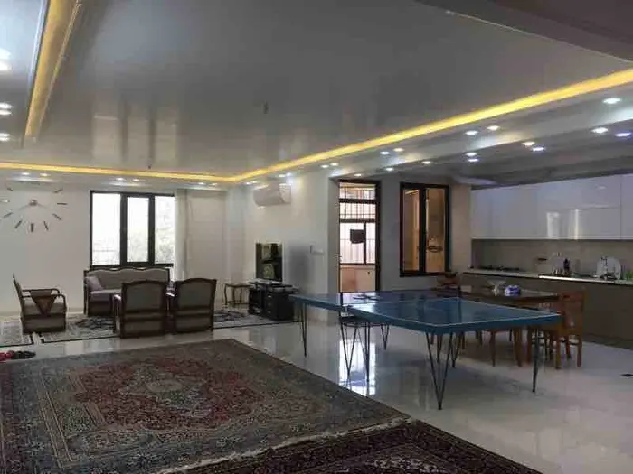 آپارتمان سه خوابه نوبرا - نمای کلی از آشپزخانه و بخشی از نشیمن