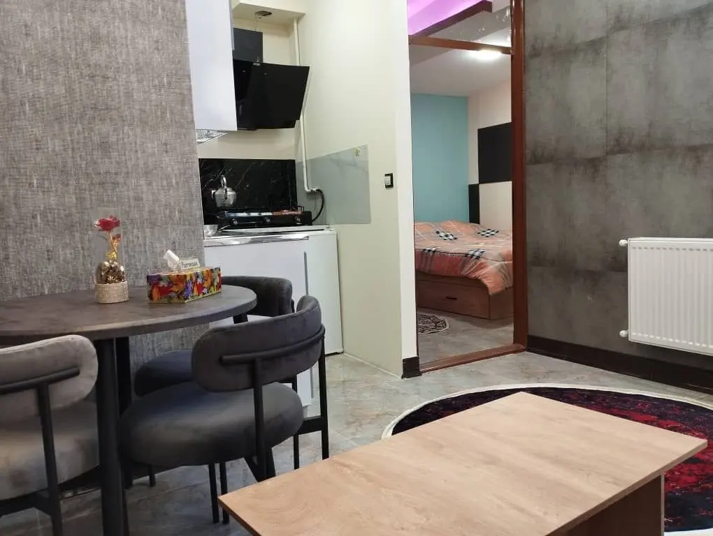 سوئیت یک خوابه هفتواد واحد آرین - نمای هال و پذیرایی