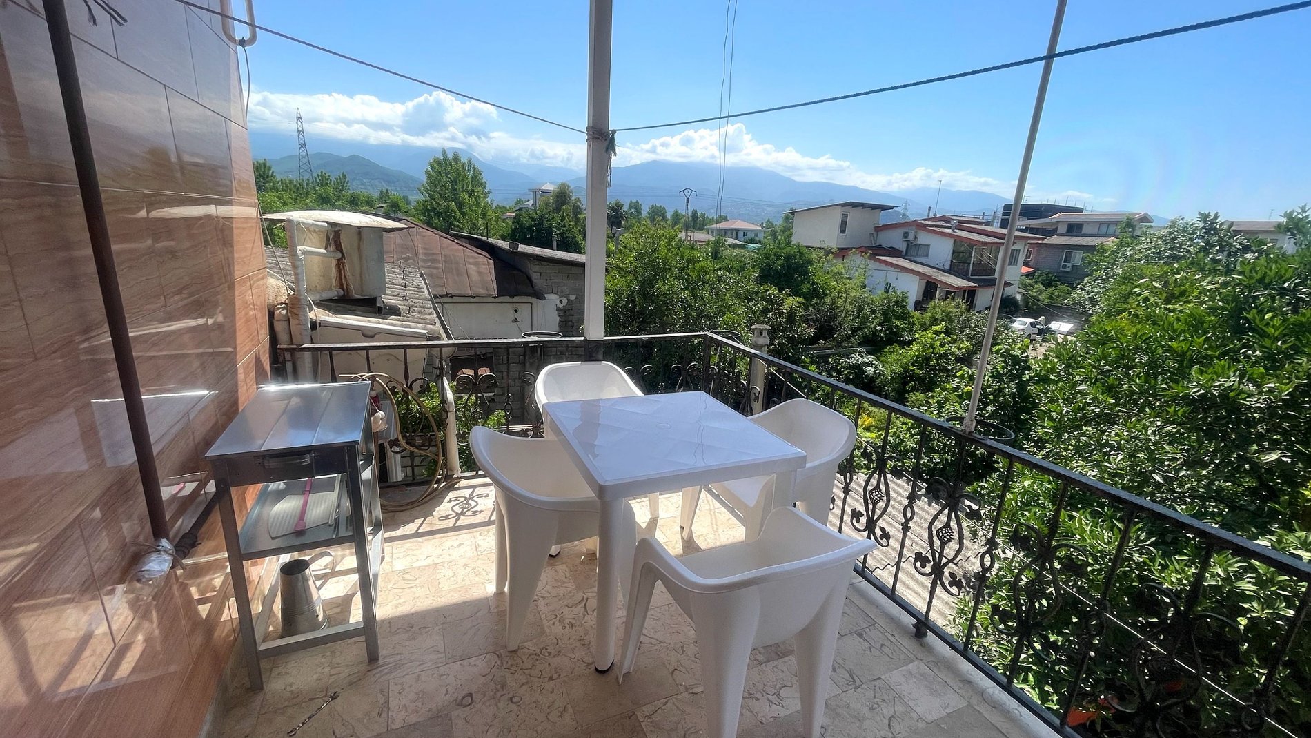 آپارتمان دوخوابه طبیعت 5 - تراس و باربیکیو