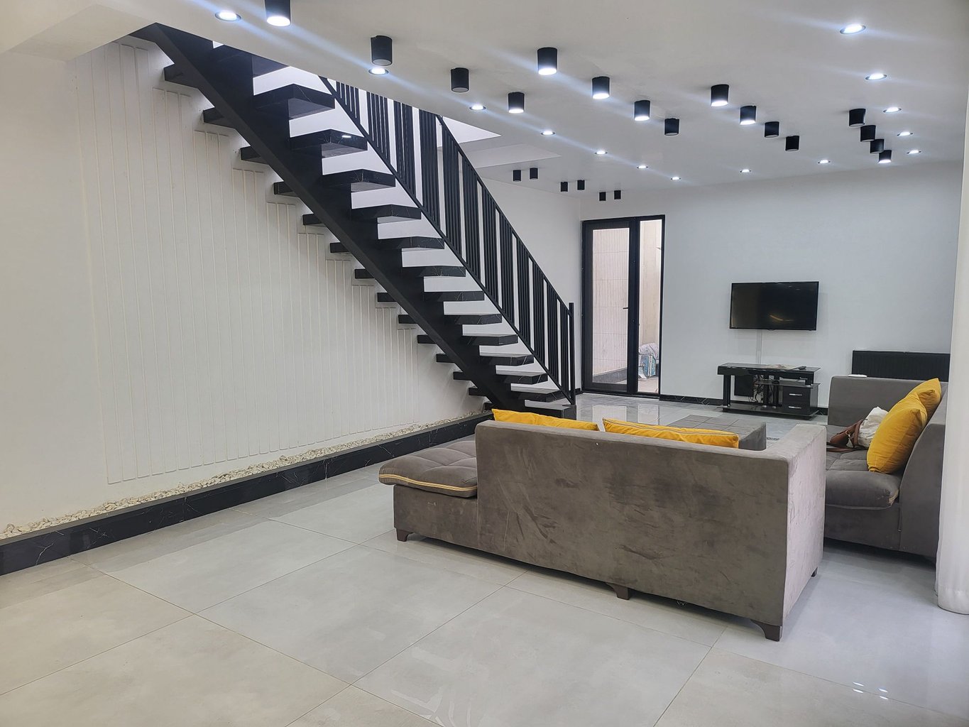 ویلا دوخوابه دوبلکس استخردار یکتا