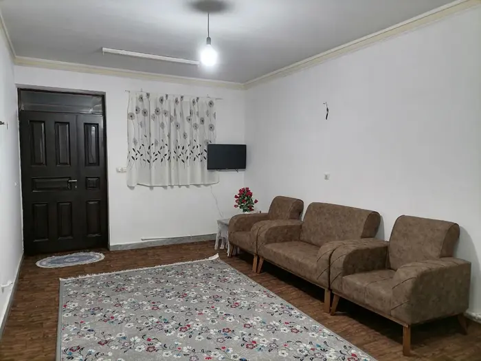 ویلا دوخوابه کیان و نیکان ۱ - هال(پذیرایی).مبل ۷نفره.وسایل نو.بخاری کولر.تلویزیون