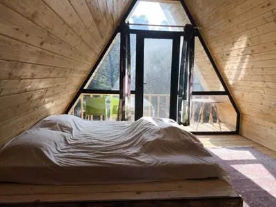 کلبه یک خوابه سوئیسی نگین دریاچه