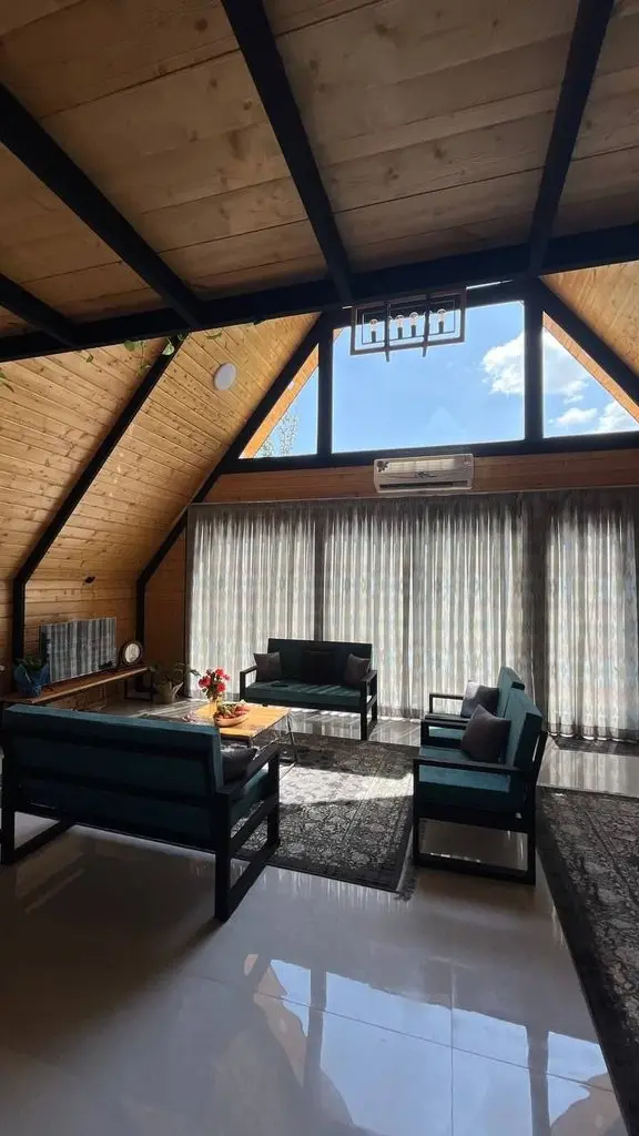 کلبه دوخوابه سوئیسی میرمحله - حال و پذیرایی 