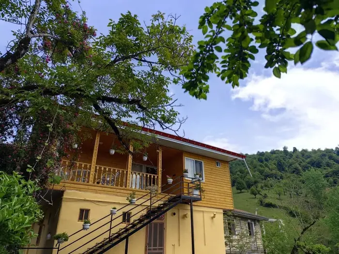 کلبه شش خوابه استخردار آبگرم مرکیه