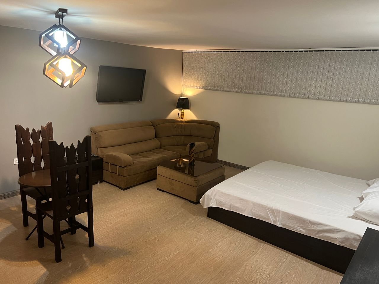 فلت نگین گیشا