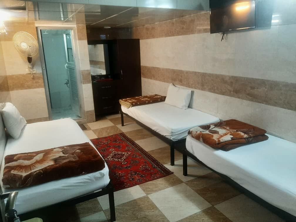مسافرخانه هتل اعتماد - واحد سه تخته 1