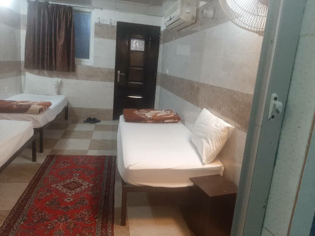 مسافرخانه هتل اعتماد - واحد سه تخته 1