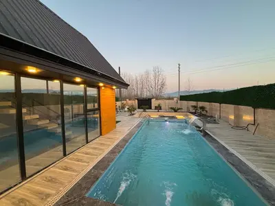 ویلا سه خوابه سوئیسی استخردار آبگرم پوریائی