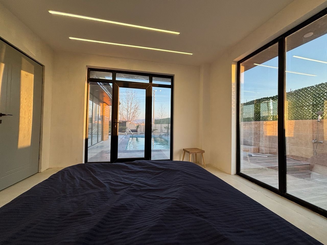 ویلا سه خوابه سوئیسی استخردار آبگرم پوریائی