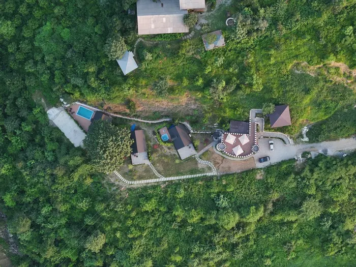 کلبه یک خوابه سوئیسی استخردار آبگرم اوپه واحد تی تی