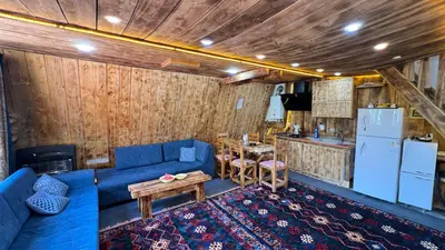 کلبه دوخوابه سوئیسی استخردار آبگرم کژال 1