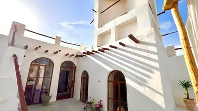 بومگردی دوخوابه ساحلی درخت لیمو