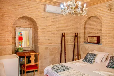 اقامتگاه سنتی آبان - واحد رز