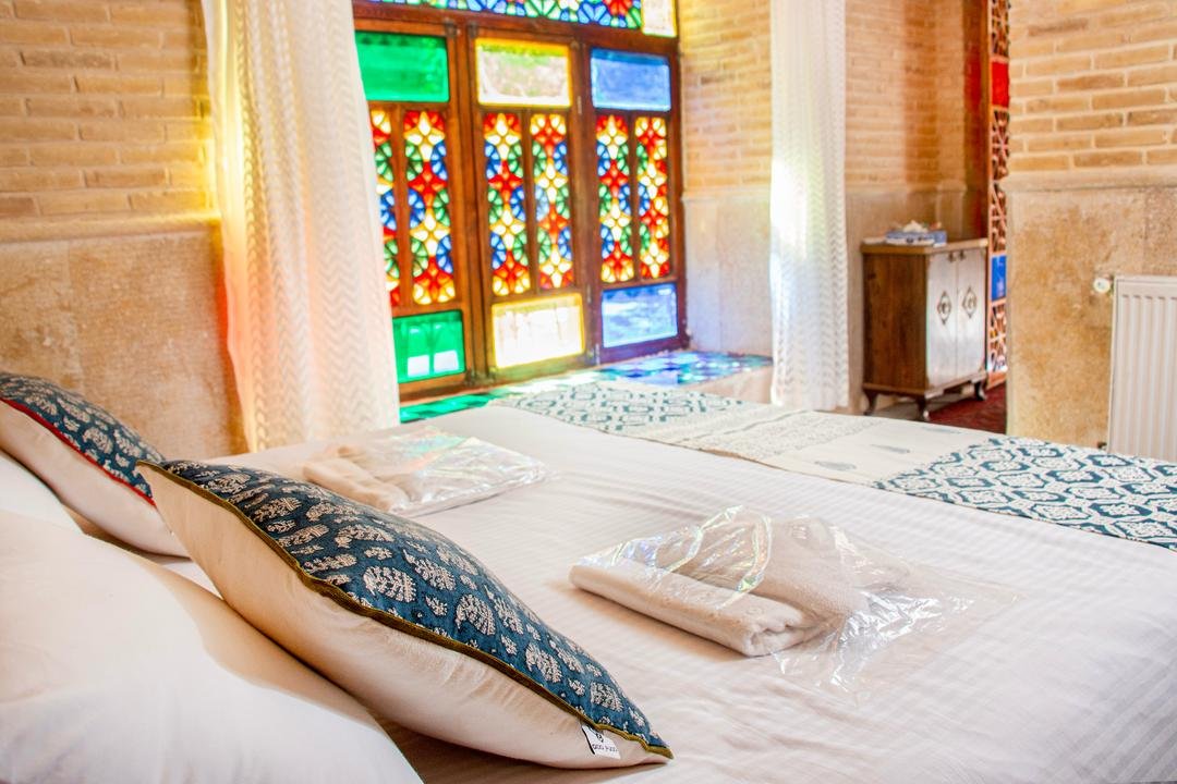 آبان - واحد رز