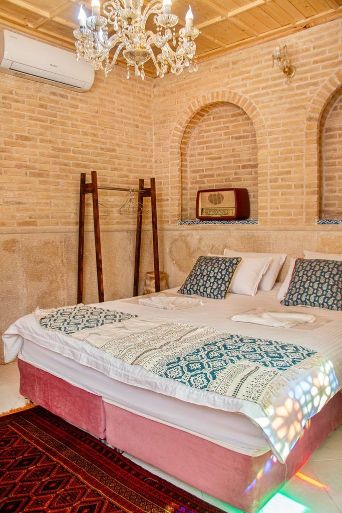 آبان - واحد رز