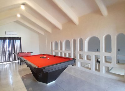 ویلا چهارخوابه تریپلکس استخردار آبگرم سفید