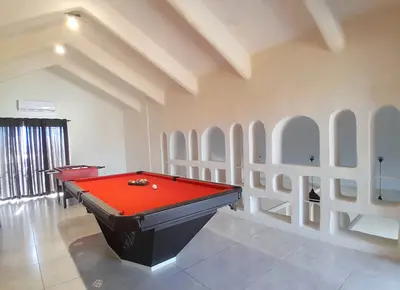 ویلا چهارخوابه تریپلکس استخردار آبگرم سفید