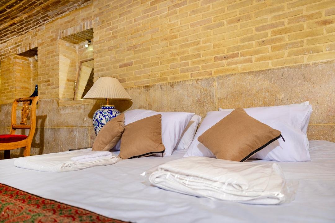 آبان - واحد یاس