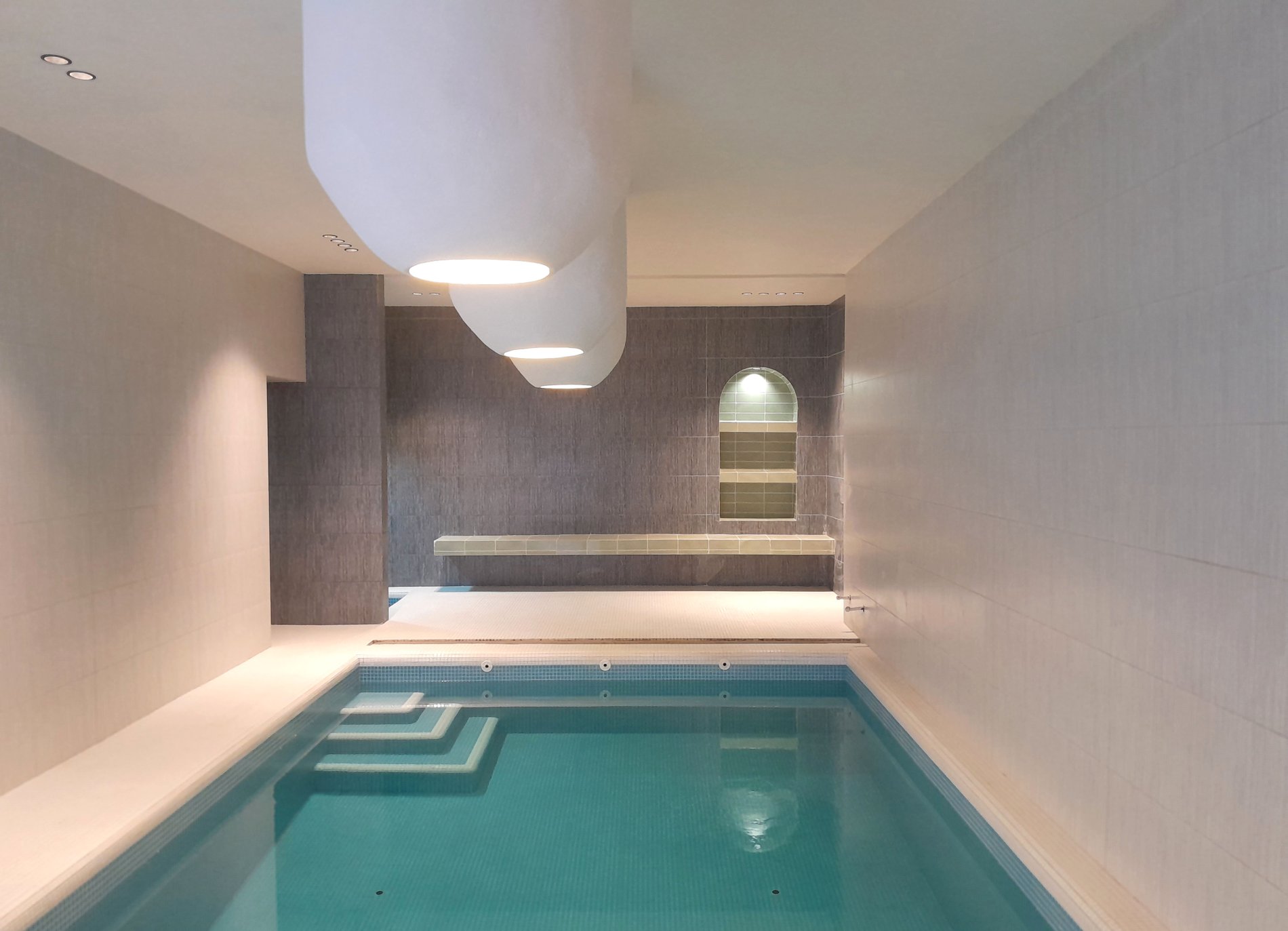 چهارخوابه تریپلکس استخردار آبگرم سفید