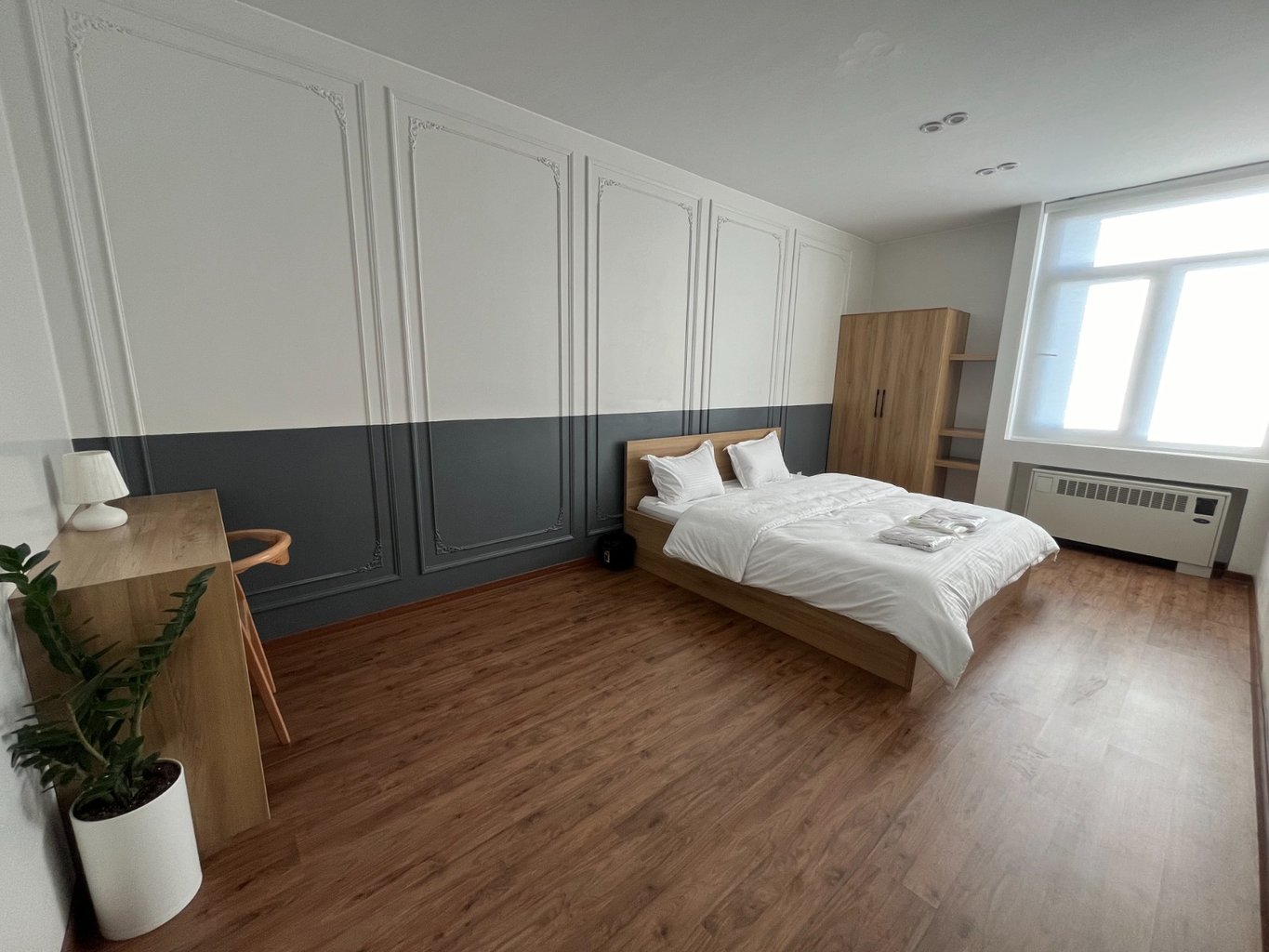 آپارتمان دوخوابه جکوزی دار کریستال نجات اللهی