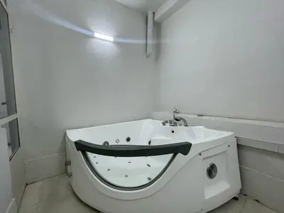 آپارتمان دوخوابه جکوزی دار رویال هاوس کوروش مال 1