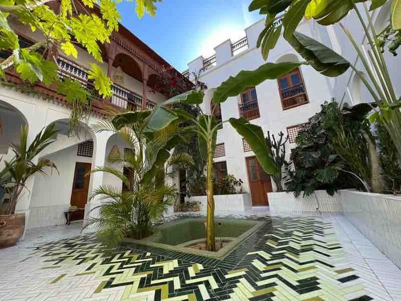 بوم گردی سه خوابه عمارت سبز - واحد استخردار