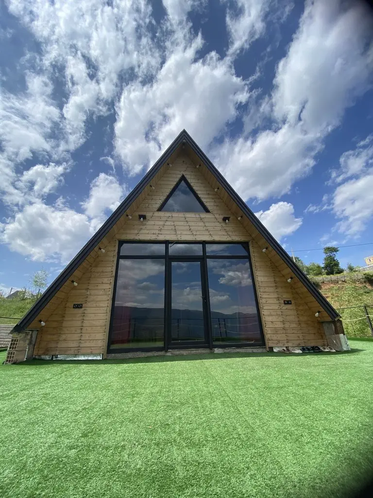 کلبه دوخوابه سوئیسی ابرا