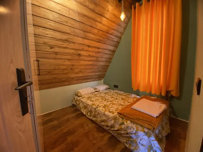 کلبه دوخوابه سوئیسی ابرا