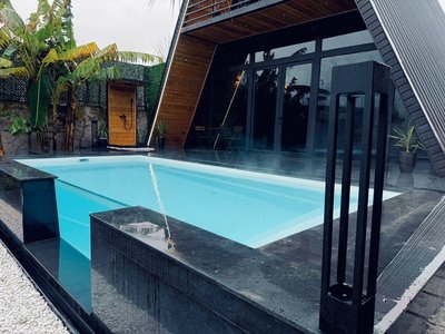 کلبه یک خوابه سوئیسی استخردار آب گرم شاد