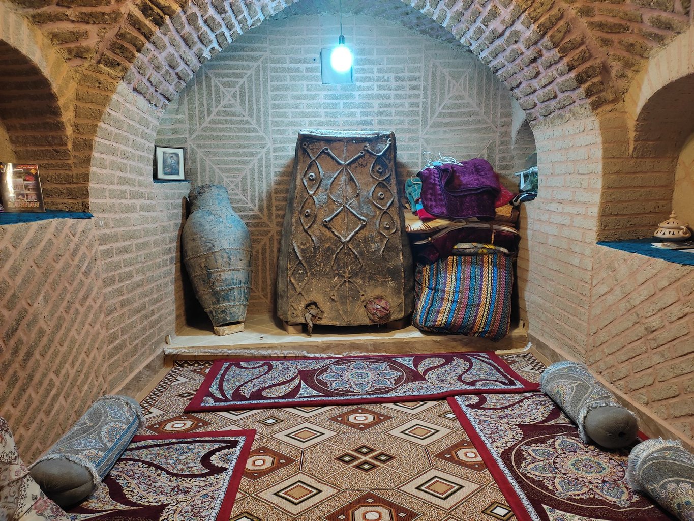 بوم گردی میرزا طاهر - واحد 6