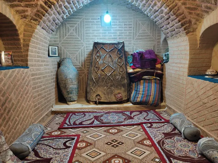 بوم گردی میرزا طاهر - واحد 6