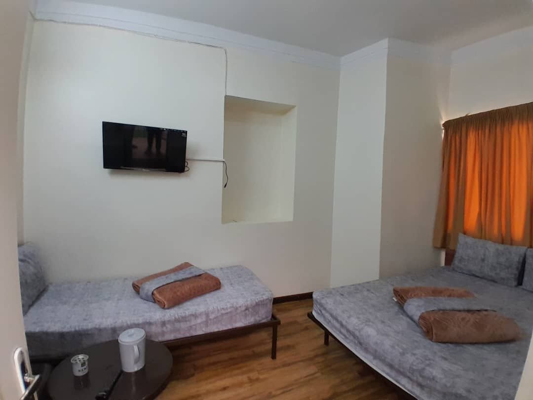 مسافرخانه فردوسی - واحد سه تخته 1