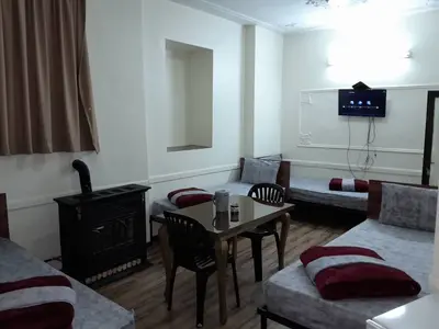 مسافرخانه فردوسی - واحد چهار تخته