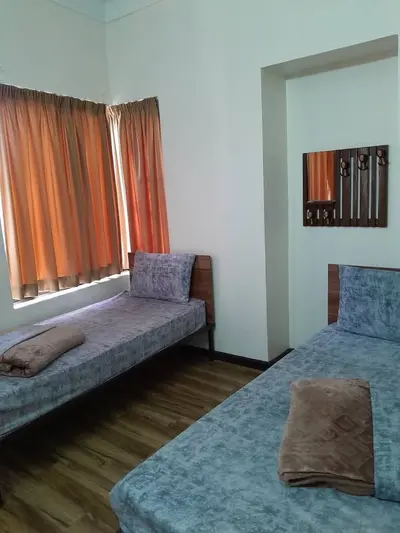 مسافرخانه فردوسی - واحد سه تخته 2