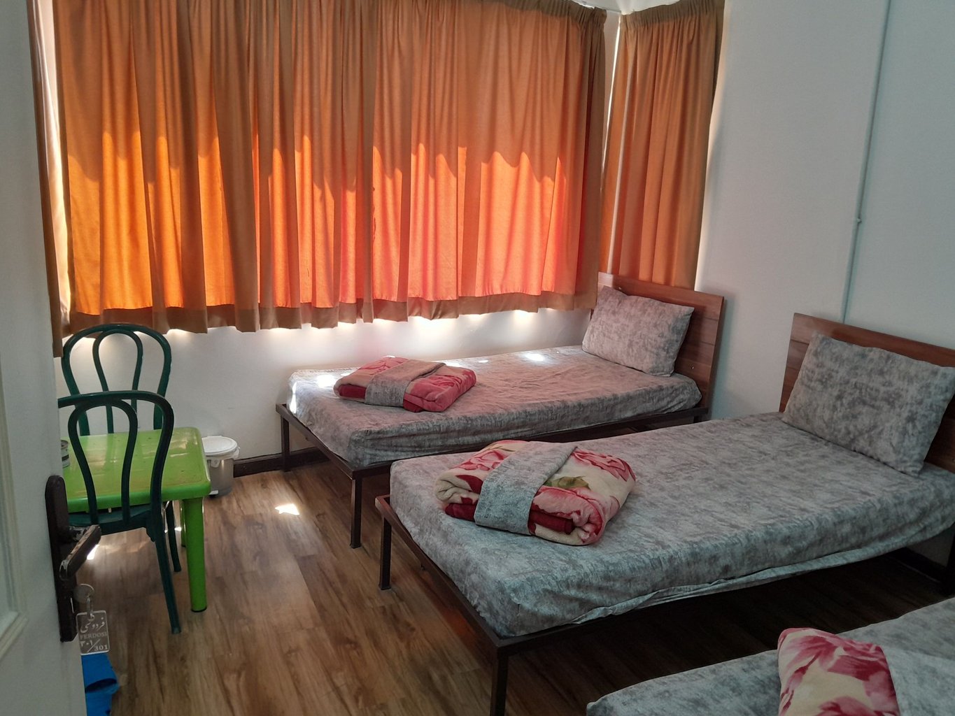 فردوسی امام خمینی - واحد ۳۰۱