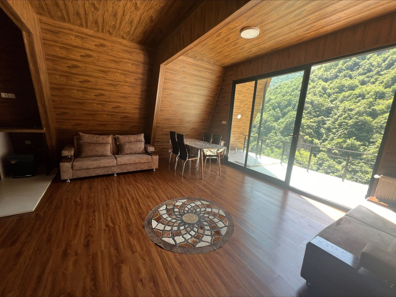 یک خوابه سوئیسی جنگلی دوهزار