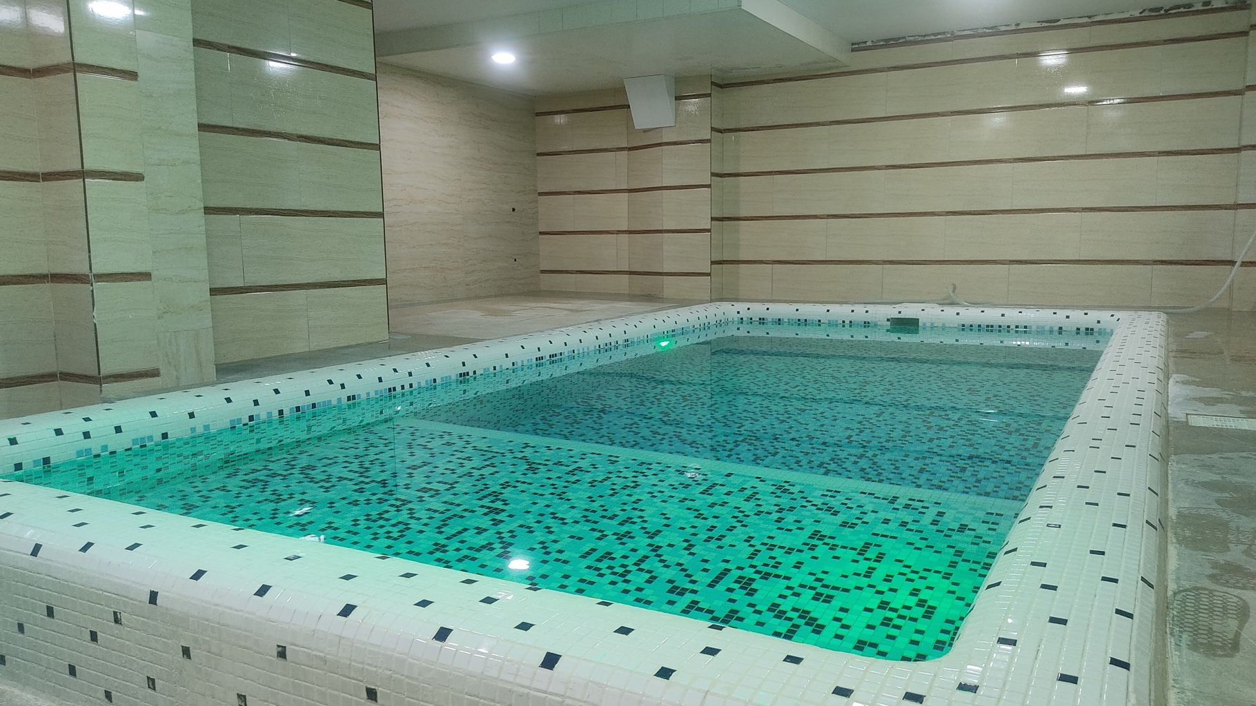 سه خوابه استخردار آبگرم کاسپین 2