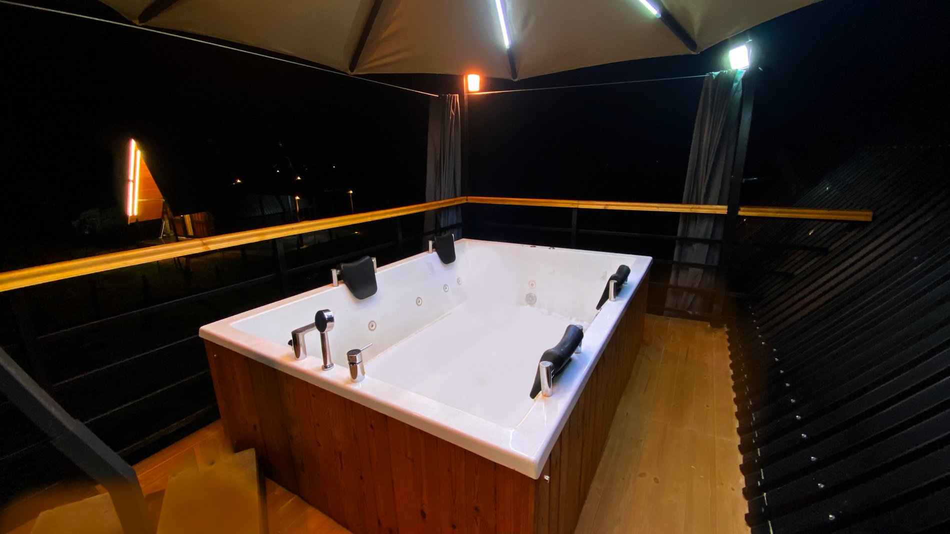 کلبه دوخوابه جکوزی دار چوبی دارسو پلاس