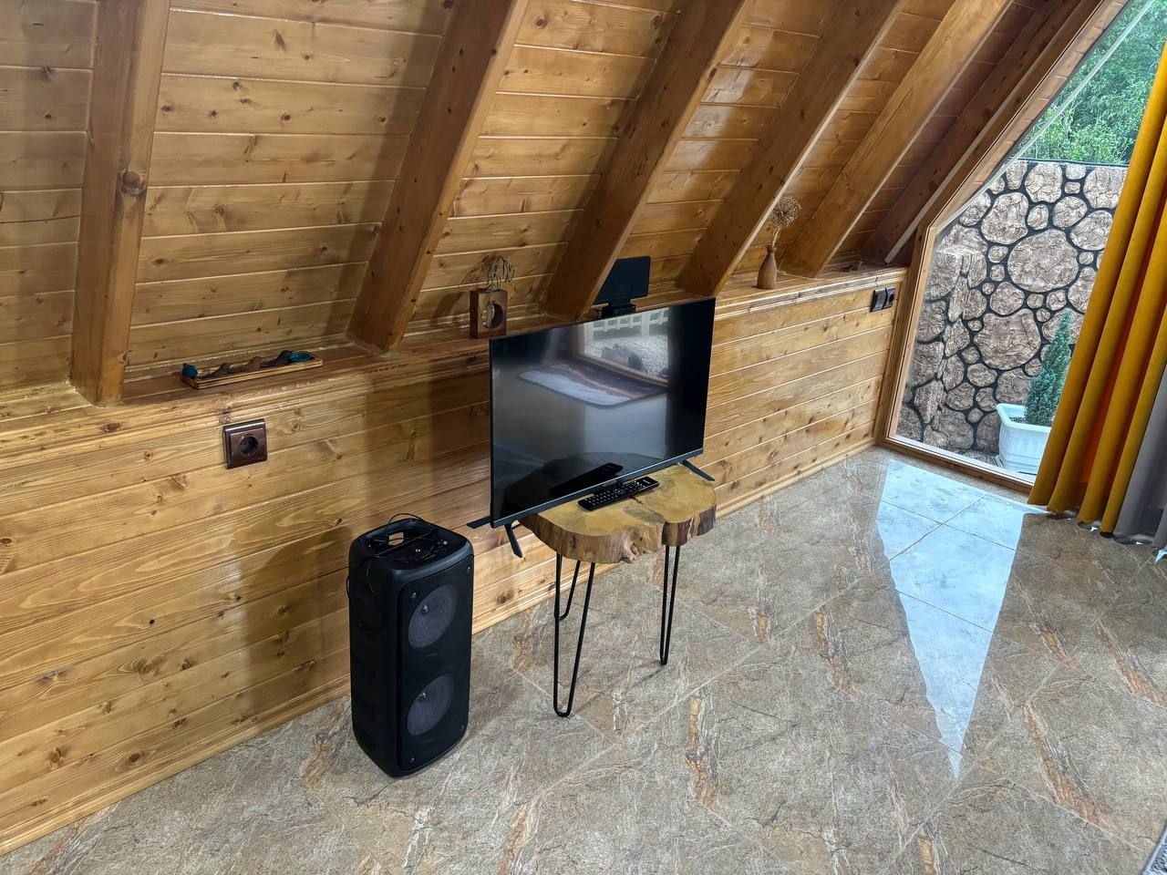 یک خوابه سوئیسی استخردار آبگرم تیدا